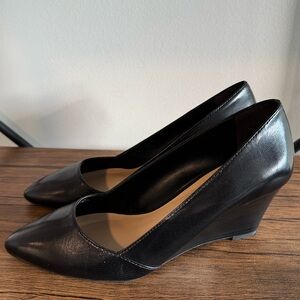 Franco Sarto Frankie Black Leather Wedge Pump - Size 6 Wide